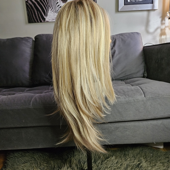 Wig - Picture 3 of 7